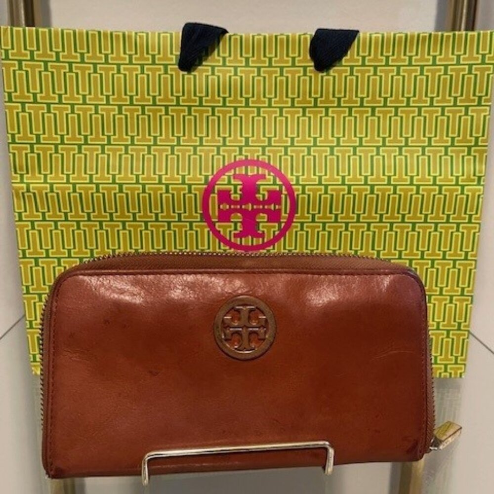 Tory Burch Leather Zip Continental Wallet All of my items are 100% authentic!!